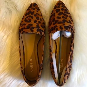 Leopard print NWT pointy toe flats! Size 8